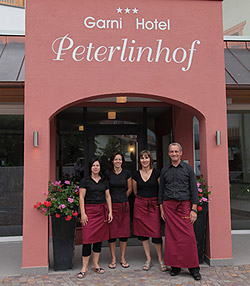 il team dell'hotel Peterlinhof